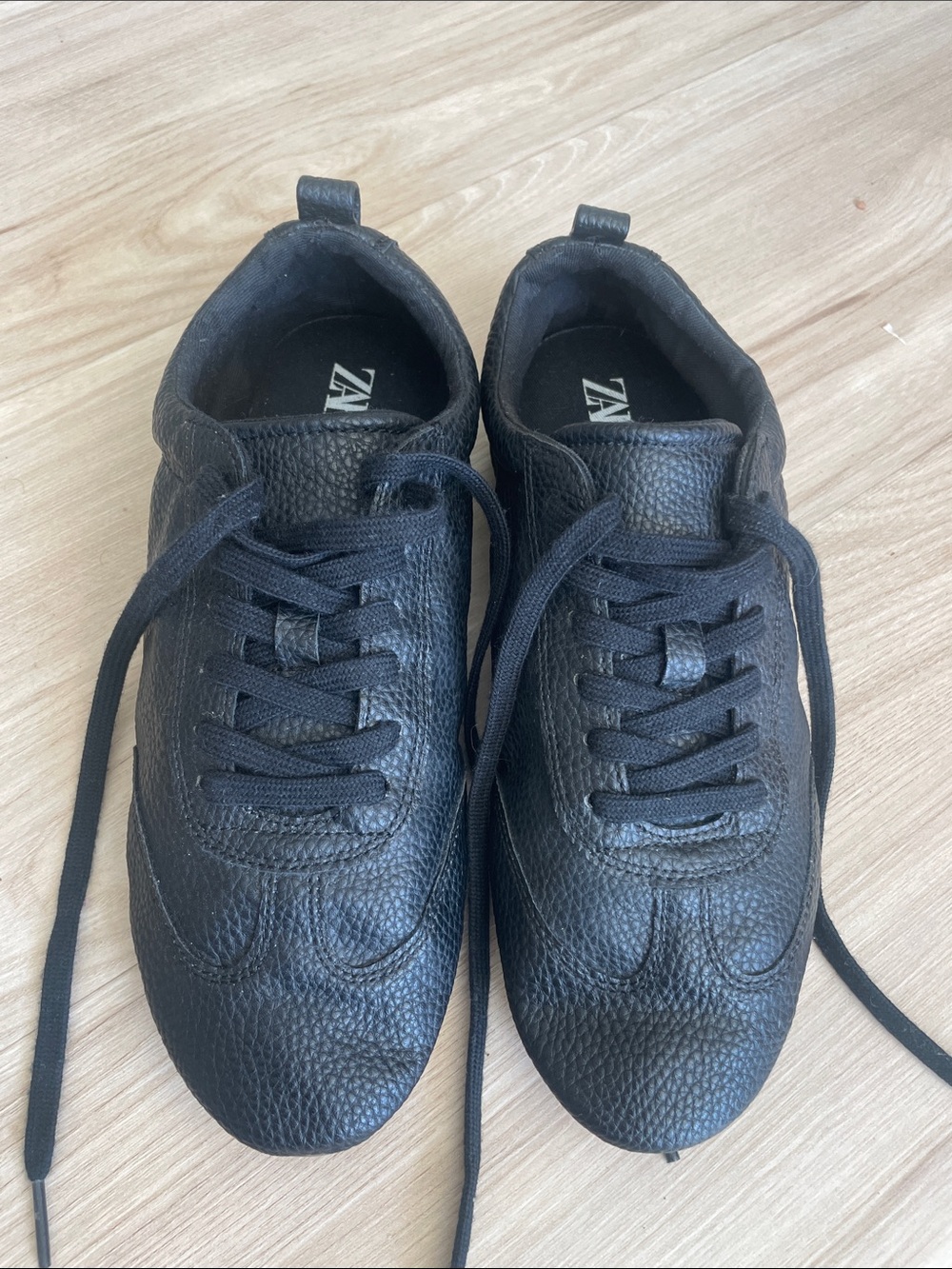 Zara Women’s Black Pebbled Lace-Up low profile Sneakers